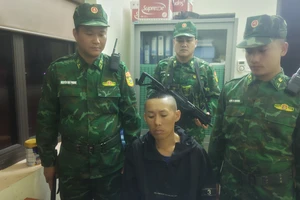 Biên phòng cửa khẩu Lào Cai bắt giữ một đối tượng gây án