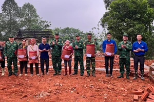 Đồn Biên phòng Bát Xát giúp 6 hộ dân xóa nhà tạm, nhà dột nát