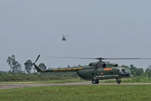 Biên đội trực thăng phục vụ Lễ 30-4 chuyển sân về căn cứ an toàn