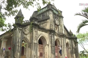 Video: Chiêm ngưỡng vẻ đẹp cổ kính của nhà thờ hơn 100 tuổi tại Đà Nẵng