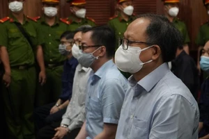 Video: Bị cáo Tất Thành Cang và Tề Trí Dũng hầu tòa vụ SADECO