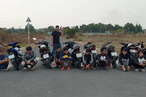 Video: Vây bắt đoàn quái xế đua xe, nẹt pô náo loạn trên đường phố