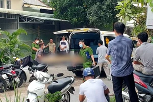 Video: Vợ bàng hoàng phát hiện chồng chết trong tư thế treo cổ ở phòng trọ