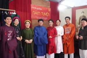 Video: 3.000 sinh viên với ngày hội Việt phục ‘Tóc Xanh - Vạt Áo’