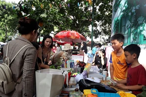 Video: Phiên chợ “Hành động xanh” thu hút hơn 1.000 người tham gia