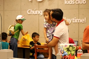 Video: ‘Con mong cha luôn khoẻ mạnh’