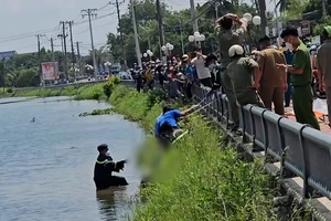 Video: Phát hiện thi thể cô gái dưới con rạch ở Bình Dương