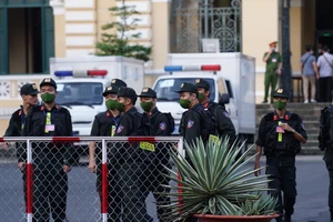 Video vừa cập nhật: An ninh thắt chặt trước phiên xử bà Phương Hằng và đồng phạm