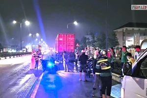 Video: Thanh niên tông vào xe container đang đậu, tử vong tại chỗ