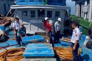 Video: Bắt giữ tàu chở 80.000 lít dầu DO không rõ nguồn gốc