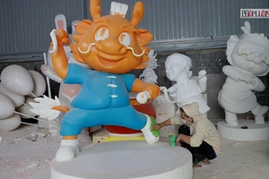 'Biến' mút xốp thành linh vật rồng Tết Giáp Thìn 2024