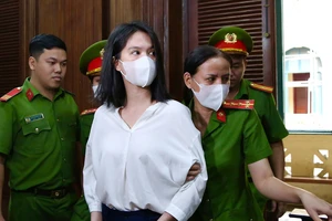 Video: Ngọc Trinh được trả tự do ngay tại tòa 
