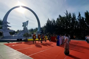 Video: Tưởng nhớ 64 cán bộ, chiến sĩ hi sinh tại Gạc Ma