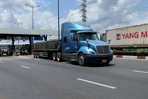 Video: Xe đầu kéo cán tử vong nam nhân viên trạm thu phí