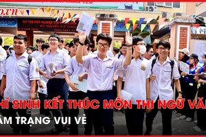 Bùng nổ cảm xúc sau môn thi Ngữ văn, nhiều thí sinh hô to 'trúng tủ'