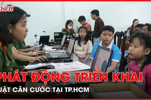 Triển khai Luật Căn cước tại TP.HCM: Nhiều phụ huynh hào hứng đưa con em đi làm căn cước