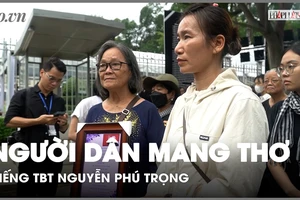 Người dân đi hàng trăm km mang thơ vào viếng Tổng Bí thư Nguyễn Phú Trọng