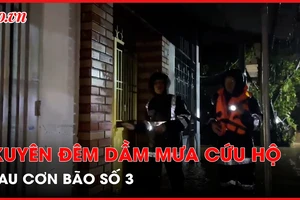 Trung đoàn CSCĐ Đông Bắc Bộ xuyên đêm dầm mưa cứu giúp dân