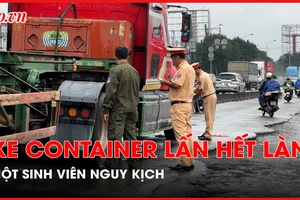 Xe container chạy lấn làn đường xe máy, một sinh viên ngã xuống nguy kịch