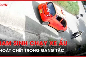 Video: Nam sinh chạy xe máy rẽ ẩu thoát chết trong gang tấc