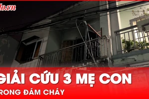 Giải cứu 3 mẹ con trong căn nhà bị cháy