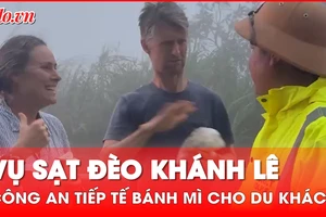 Vụ sạt lở đèo Khánh Lê: Công an Lâm Đồng mang 100 ổ bánh mì tiếp tế cho du khách