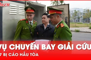 Video: Các bị cáo vụ chuyến bay giải cứu giai đoạn 2 được dẫn giải đến phiên tòa 