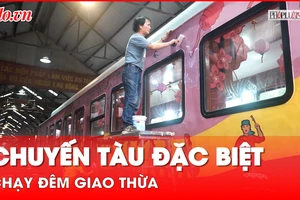 Video: Chuyến tàu mùa Xuân đưa hành khách về quê đêm giao thừa