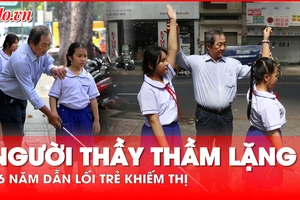 Video: Người thầy đặc biệt của học trò khiếm thị ở TP.HCM