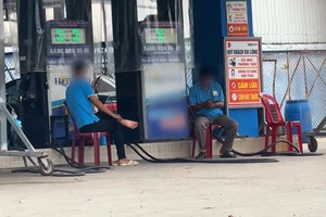 Mang điện thoại vào cây xăng không bị phạt, nhưng...
