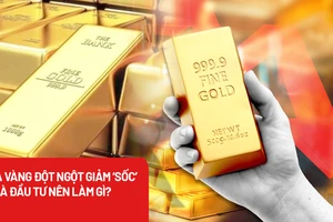 Giá vàng đột ngột quay đầu giảm ‘sốc’, nhà đầu tư nên làm gì?