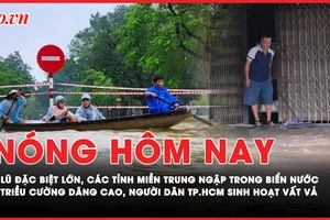 Nóng hôm nay: Lũ đặc biệt lớn: Huế, Đà Nẵng ngập trong biển nước, Quảng Ngãi đánh kẻng gọi dân sơ tán; Người dân TP.HCM sinh hoạt vất vả do mưa lớn kết hợp triều cường dâng cao