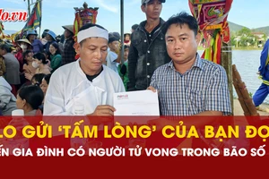 Báo Pháp Luật TP.HCM thăm gia đình nạn nhân nghèo tử vong trong bão số 13
