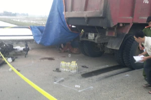 Hai nữ sinh chết thảm khi đi mua đồ mai táng người thân