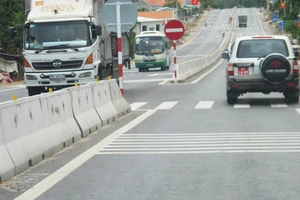 Điểm mở dải phân cách QL1 chủ yếu phục vụ trạm xăng 