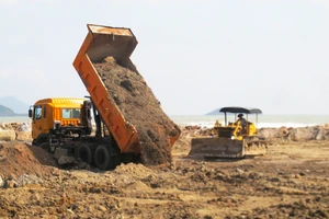 Phạt công ty lấp lấn vịnh Nha Trang 200 triệu đồng