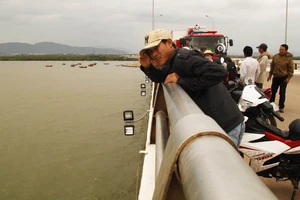 Từ Sài Gòn về Bình Định thăm người yêu rồi... nhảy cầu tự tử 