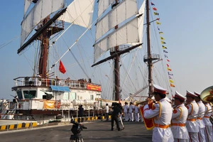 Hải quân Việt Nam đưa tàu buồm hiện đại bậc nhất thế giới vào sử dụng