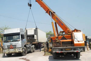 Vụ xe đỗ làm tê liệt trạm cân gần hai ngày: Xe chở quá tải 20%