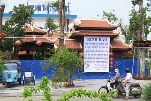 Cho hai chủ nhà hàng xây dựng không phép tự tháo dỡ