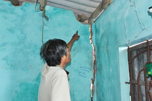 Dừng thi công dự án hút cát gây nứt nhà dân