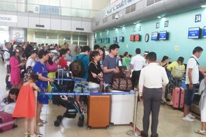 Chưa phát hiện nhân viên sân bay Cam Ranh vòi tiền hành khách