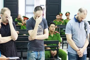 Dùng thẻ ATM giả rút tiền, 3 người Nga bị phạt tù