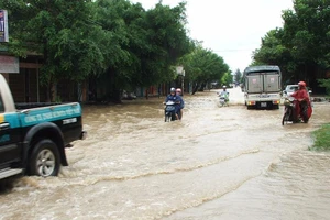 Bình Định ngập sâu trong lũ 