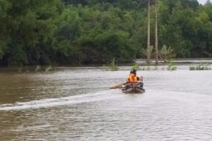 Nhiều vùng ở Phú Yên vẫn bị lũ phong tỏa