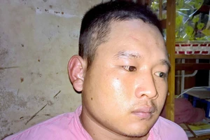 Cảnh sát 113 khống chế thanh niên ngáo đá đuổi chém mẹ