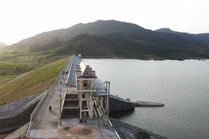 Báo cáo chi tiết vụ 3 thanh niên say rượu xả lũ