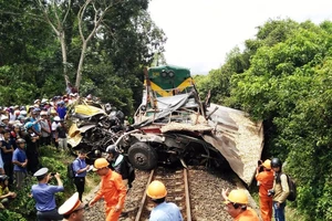 Khởi tố nhân viên đường sắt không đóng gác chắn 