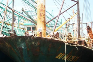 Ngư dân yêu cầu thay vỏ tàu thép Trung Quốc