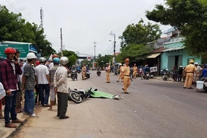 Trên đường thăm mẹ, cán bộ VKS bị xe tải cán tử vong